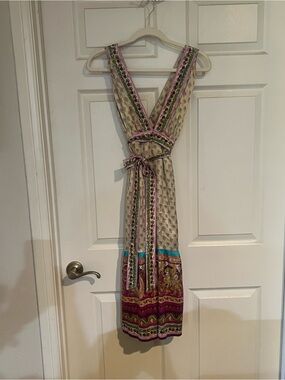 Sleeveless V-Neck Floral Print Maxi Dress in Cream and Pink